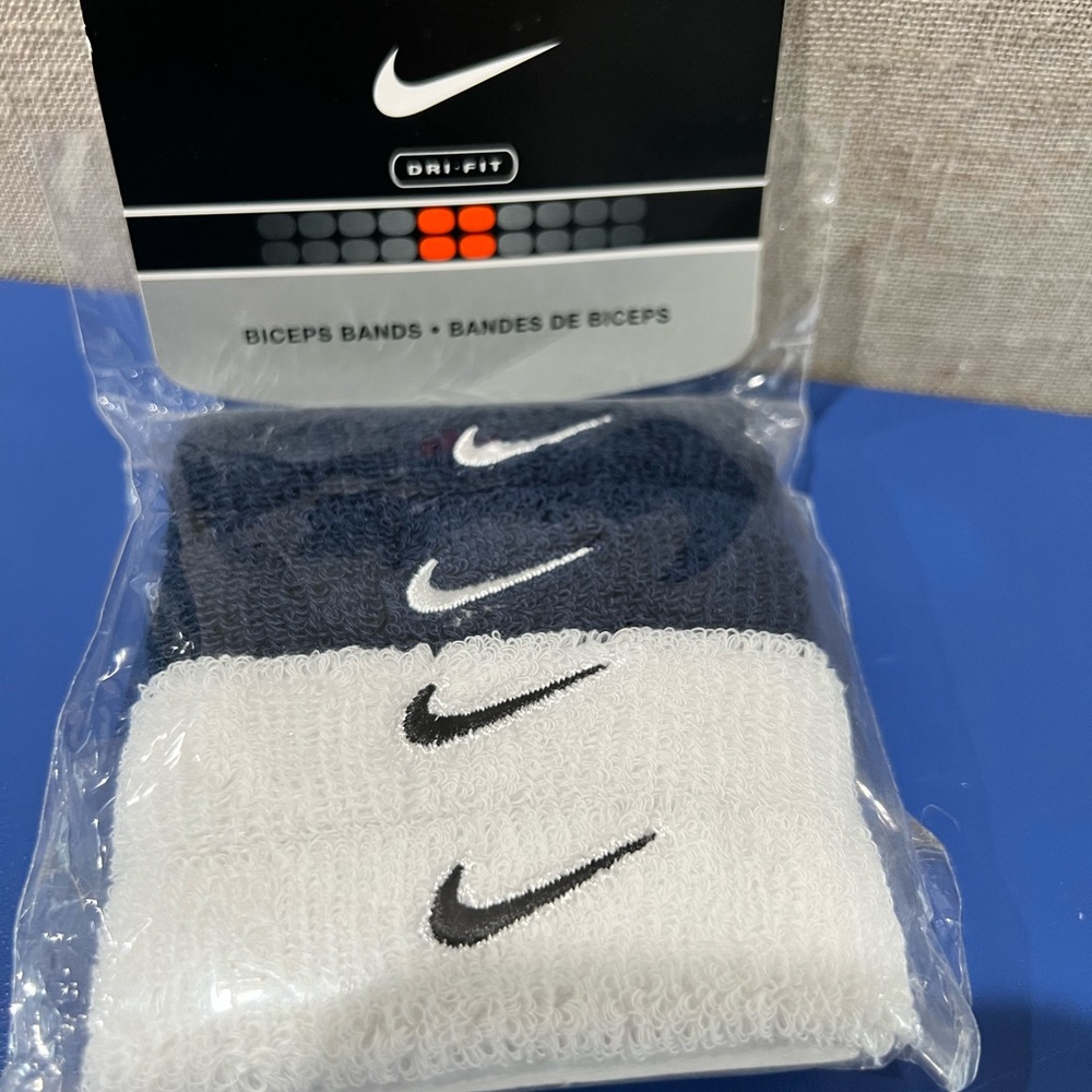 Nike  bicep bands NWT